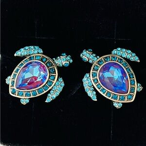 Heidi Daus OMEGA 🆕 “Sea Worthy” sea turtle earrings in black & gold Heidi box